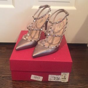 Valentino rockstud bronze 11B-Bergdorfs